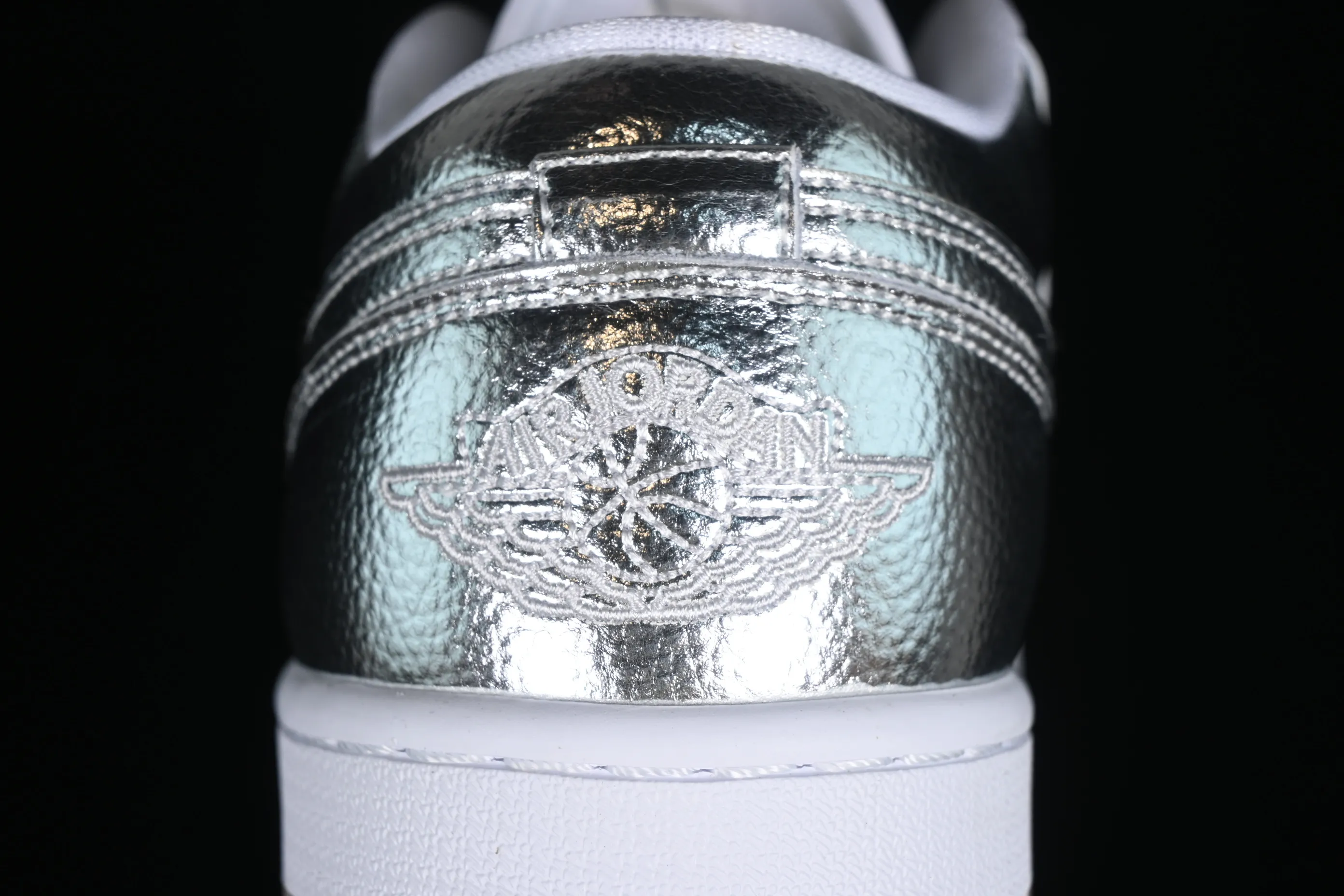 All categories Air Jordan Jordan series basketball shoes Air Jordan 1 Low Air Jordan 1 Low "Metallic Silver" AJ1 Joe 1 gray silver low-top cultural casual sneakers FN5030-001